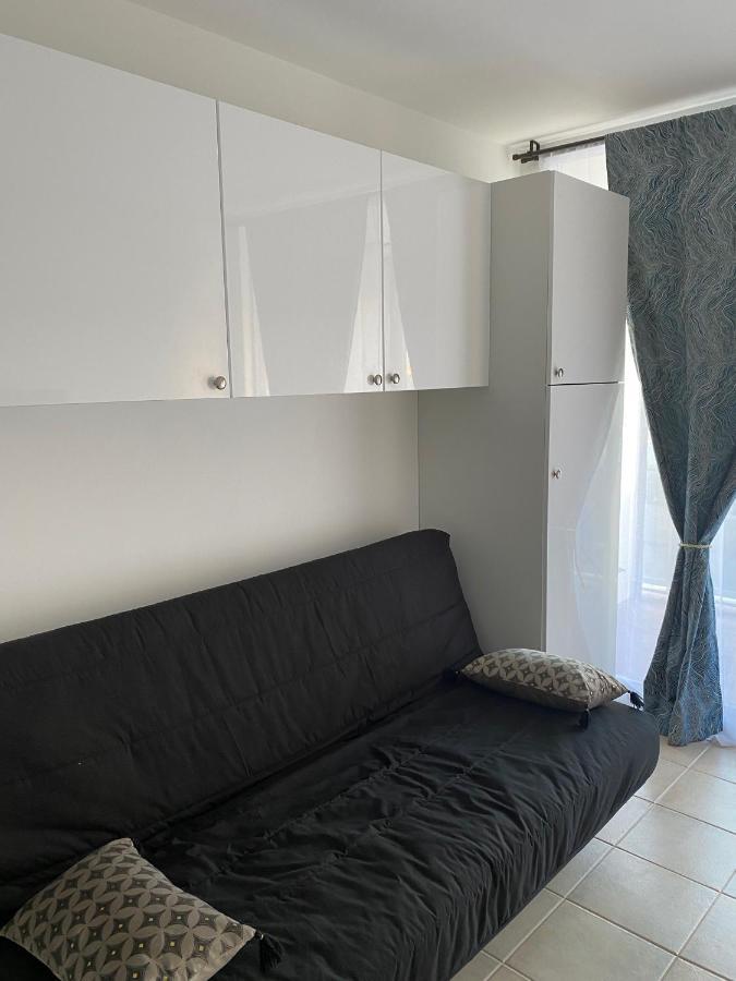 Joli Studio Neuf Av Terrasse A 50 M De La Mer Et Gare Roquebrune-Cap-Martin Exterior photo