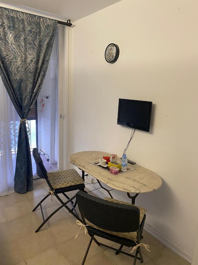 Joli Studio Neuf Av Terrasse A 50 M De La Mer Et Gare Roquebrune-Cap-Martin Exterior photo